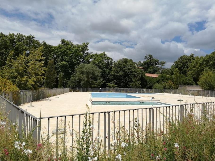 Le Soleil D Eugenie Appartement Dans Residence Avec Piscine Commune Pres De Carcassonne Olonzac Екстериор снимка