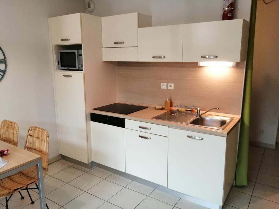 Le Soleil D Eugenie Appartement Dans Residence Avec Piscine Commune Pres De Carcassonne Olonzac Екстериор снимка